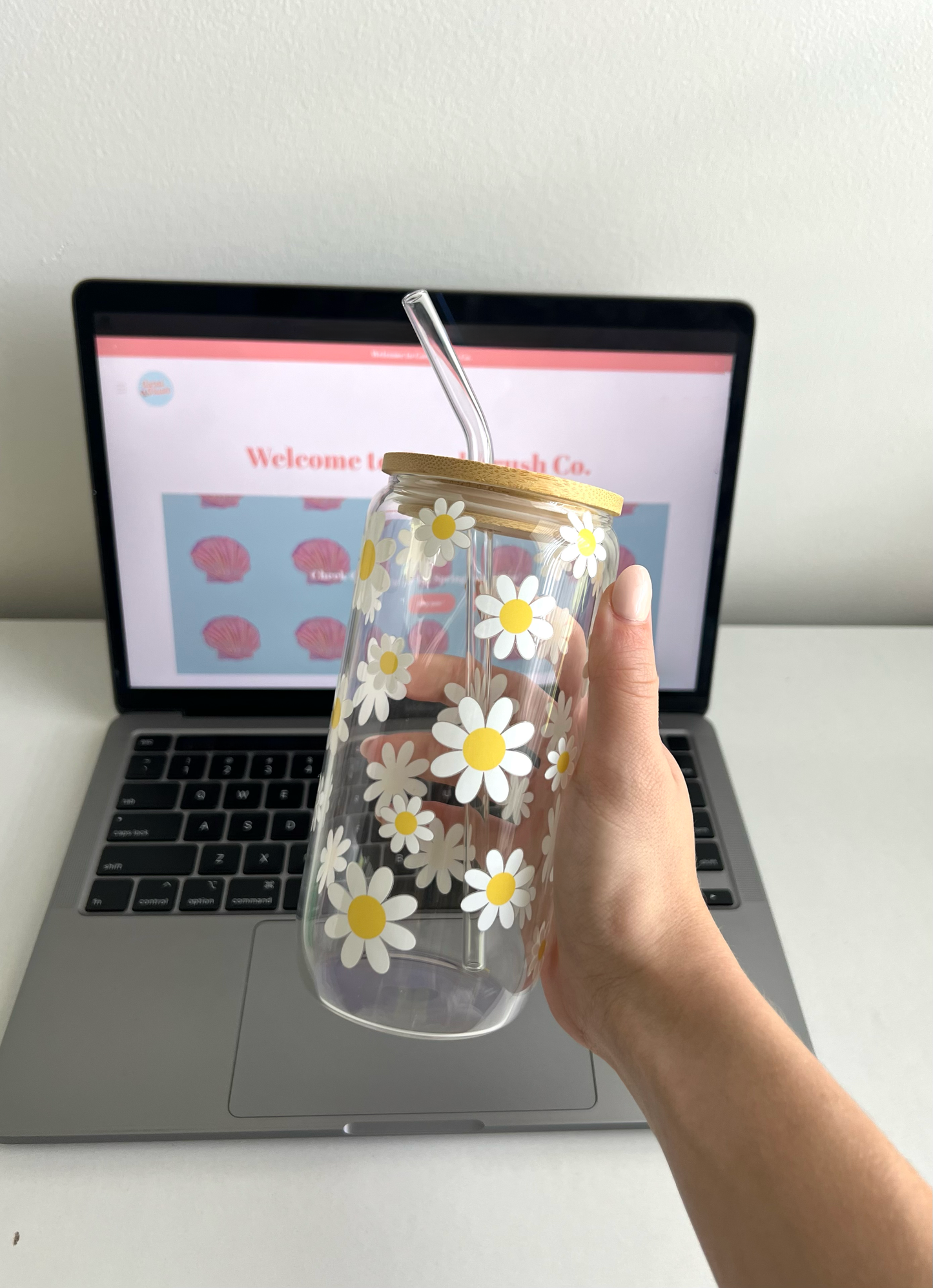 Daisy Bloom Glass Tumbler W/ Glass Straw