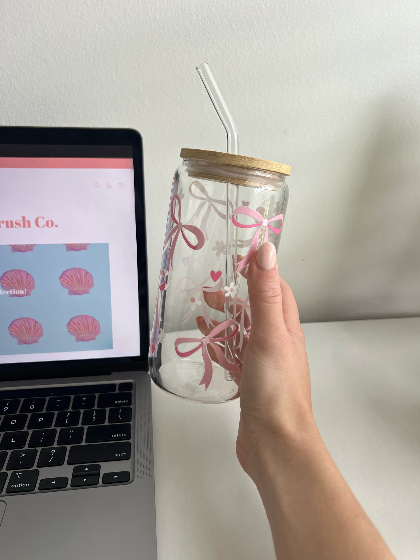 Bow & Bloom Glass Tumbler W/ Glass Straw